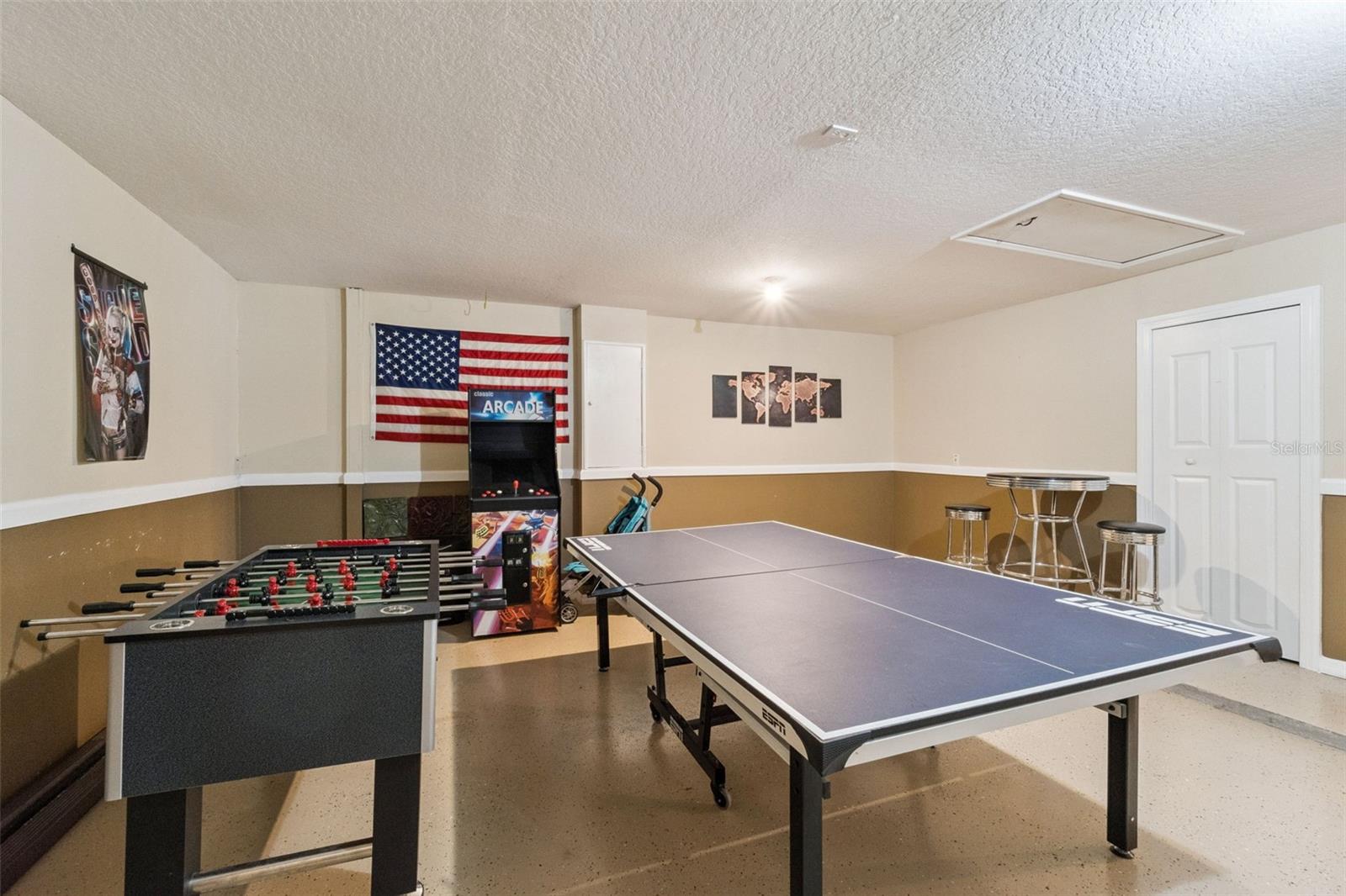 ROLLING HILLS ESTATES UNIT 2 AT FORMOSA GARDENS - Residential