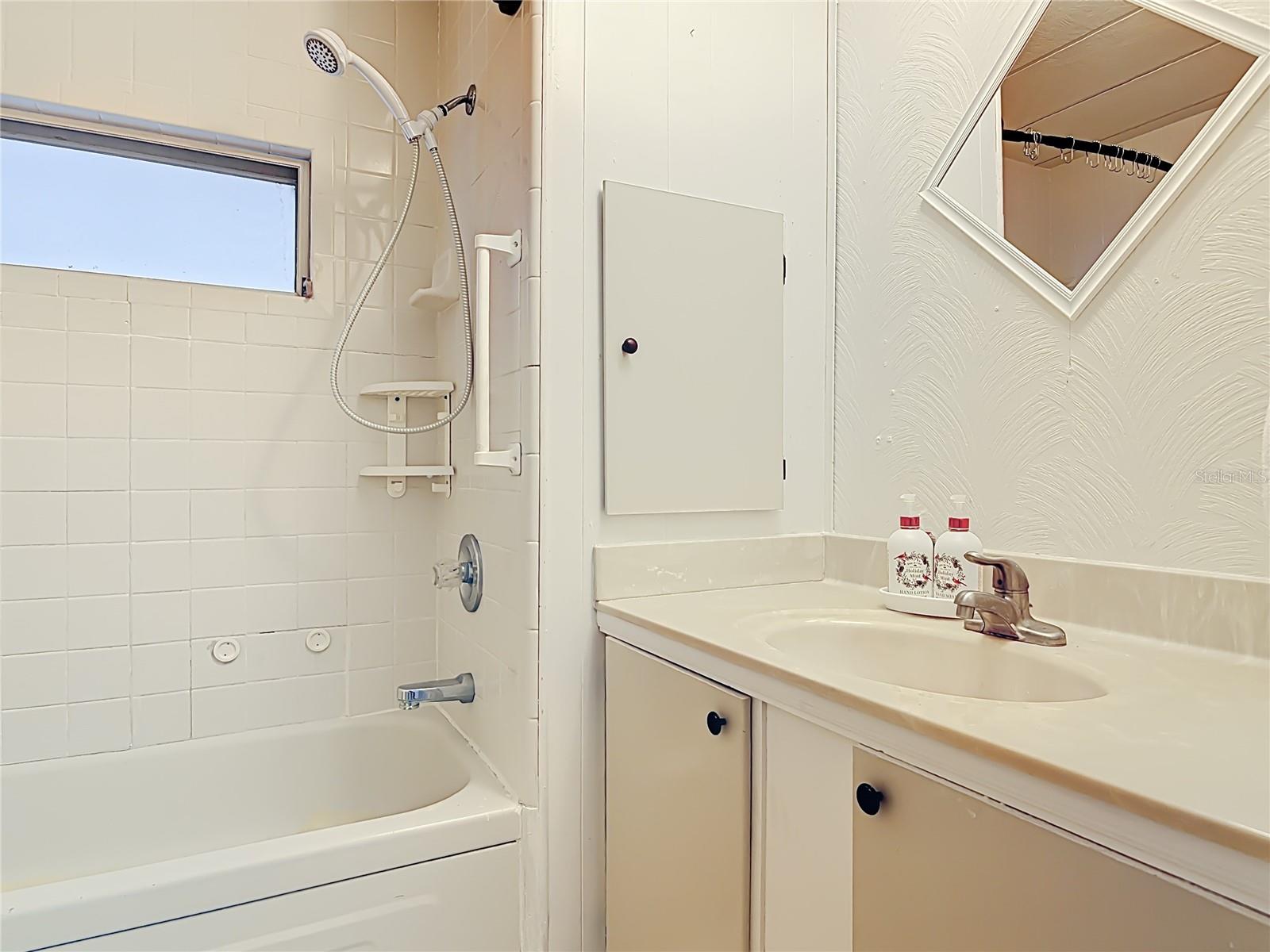 TAVARES LAKE FRANCES ESTATES - Residential