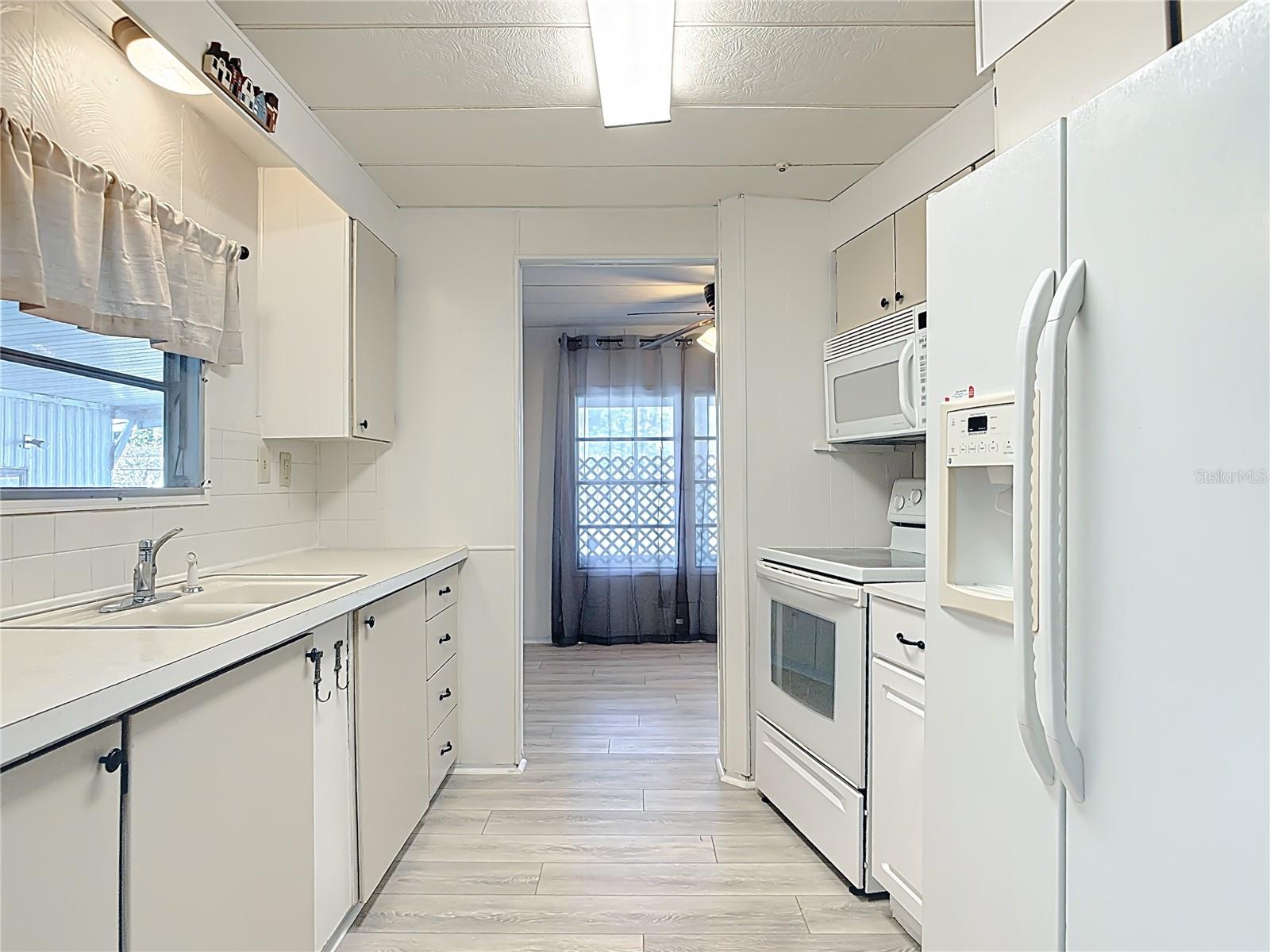 TAVARES LAKE FRANCES ESTATES - Residential