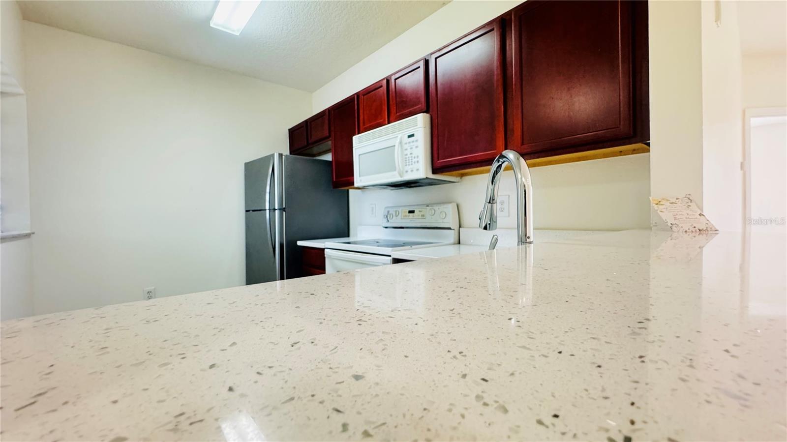 VILLAGES OF BLOOMINGDALE CONDO - Residential Lease