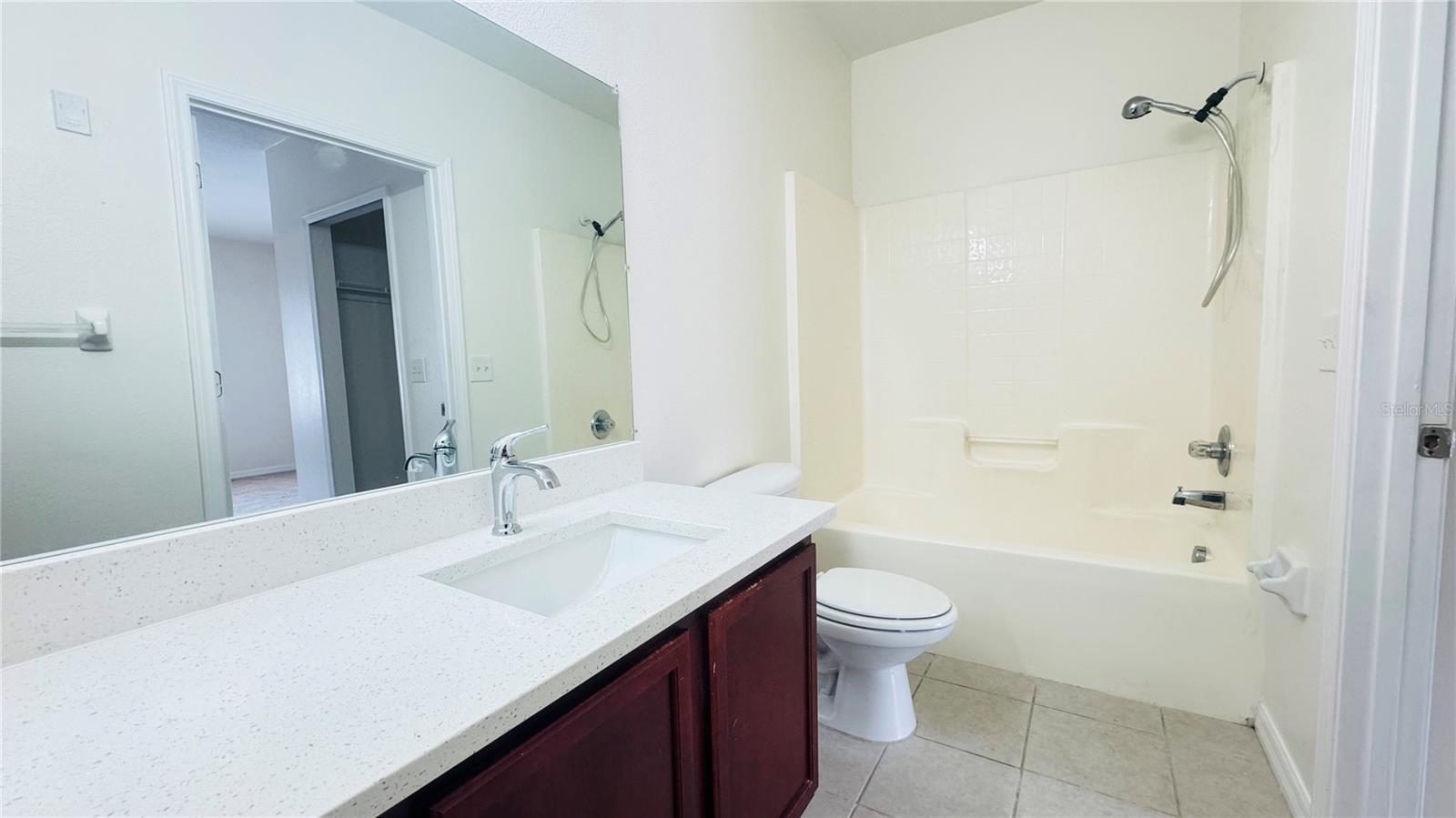 VILLAGES OF BLOOMINGDALE CONDO - Residential Lease