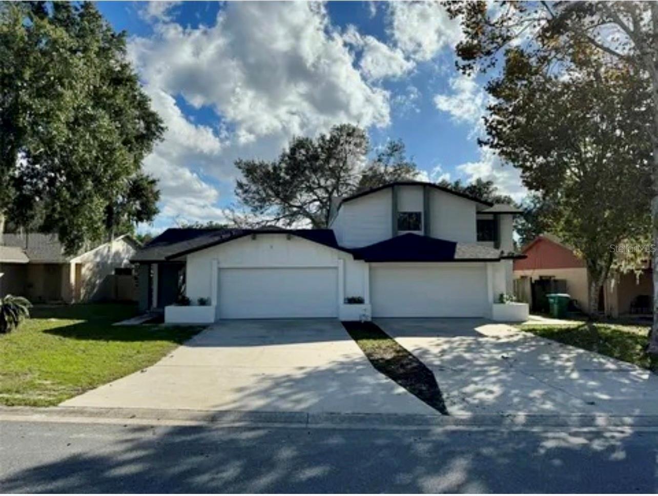 For Rent – Beautiful 3 Bedroom Home in Winter Springs!
Welcome to 640 Macduff Ln, Unit B – a charming and updated 3-bedroom, 2-bathroom duplex located in the heart of Winter Springs. This spacious, single-story unit offers the perfect blend of comfort, privacy, and convenience.
Home Features:
3 spacious bedrooms with ample closet space
2 full bathrooms with updated finishes
Bright and open floor plan with natural light
Tile flooring throughout – no carpet!
Modern kitchen with plenty of cabinet and counter space
Private entry and fenced yard area – great for pets or outdoor lounging
Washer & dryer hookups inside the unit
1-car garage with private driveway
Prime Location:
Minutes from top-rated Seminole County schools
Close to shops, restaurants, and parks
Easy access to FL-417, FL-434, and I-4 – perfect for commuting to Orlando, Sanford, and Lake Mary