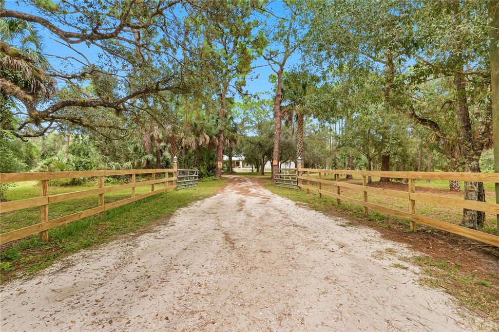 Photo of 202 Laurel Oaks Road, Nokomis, FL 34275 (MLS # N6138130)