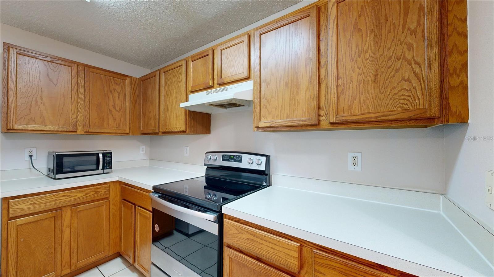 EDGEWATER AT GRAND OAKS PH 01 - Residential Lease