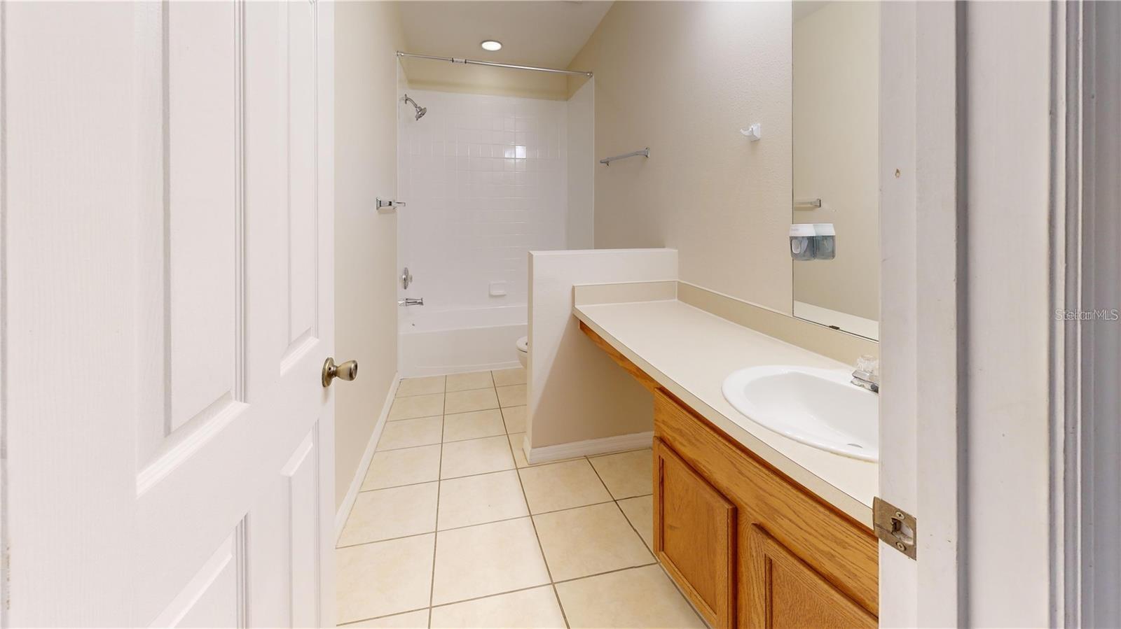 EDGEWATER AT GRAND OAKS PH 01 - Residential Lease