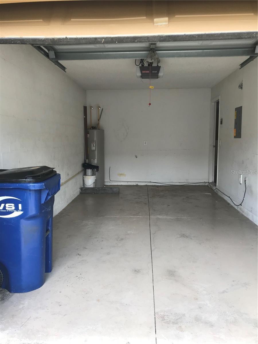 EDGEWATER AT GRAND OAKS PH 01 - Residential Lease