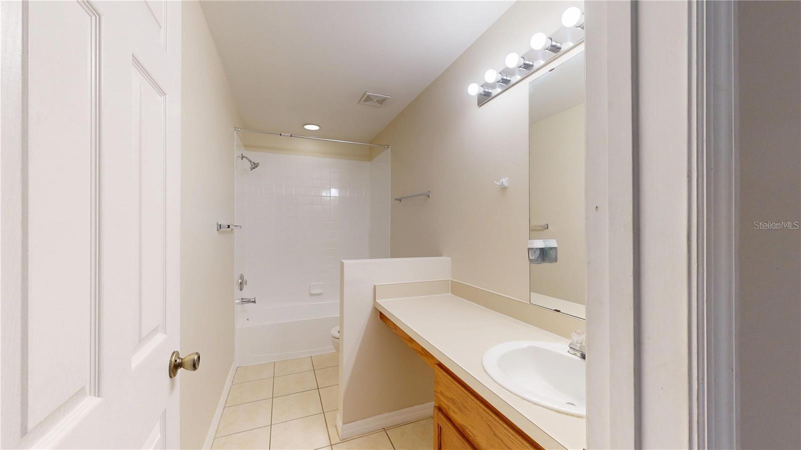 EDGEWATER AT GRAND OAKS PH 01 - Residential Lease