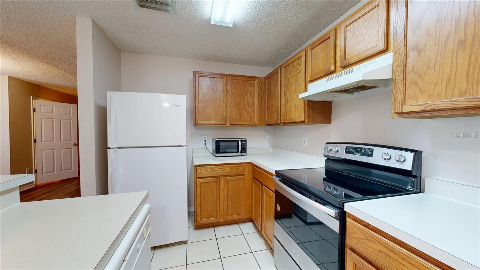 EDGEWATER AT GRAND OAKS PH 01 - Residential Lease