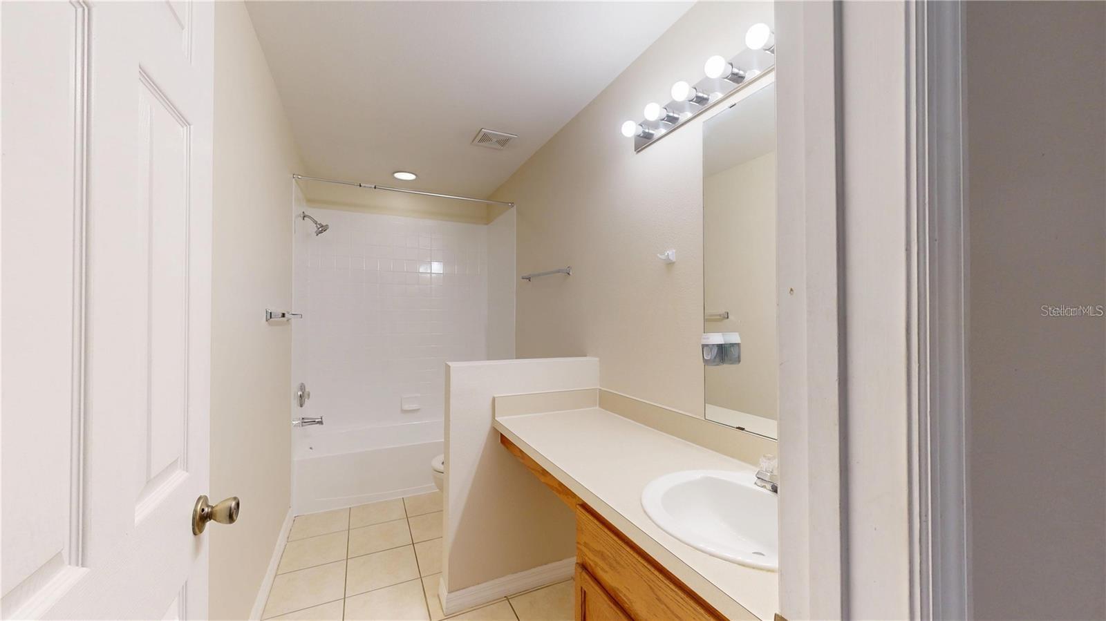 EDGEWATER AT GRAND OAKS PH 01 - Residential Lease
