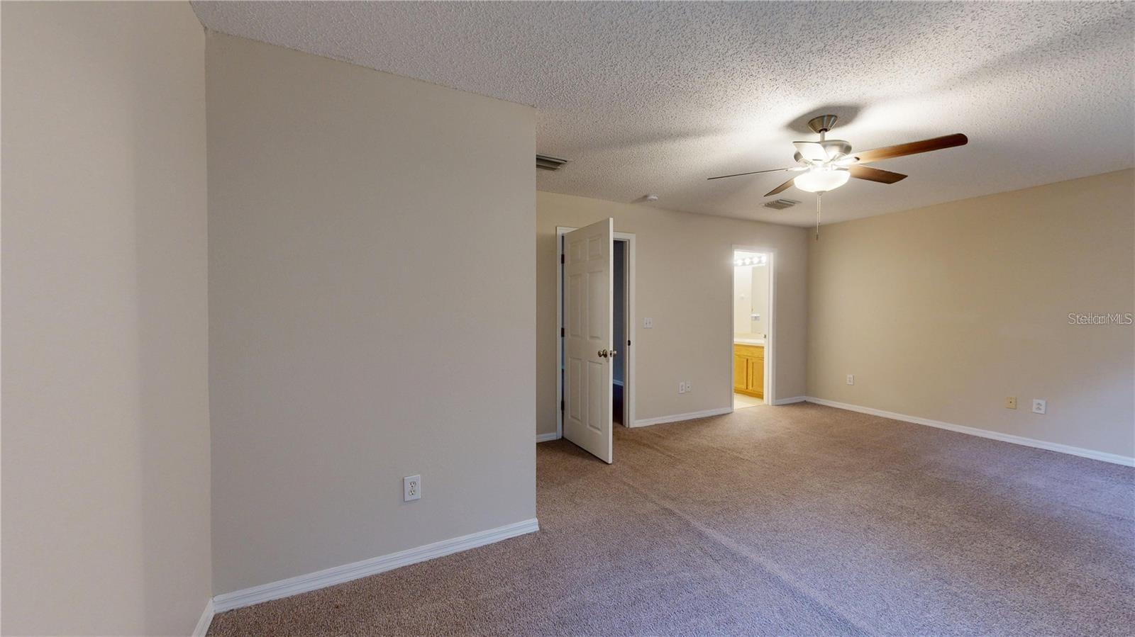 EDGEWATER AT GRAND OAKS PH 01 - Residential Lease
