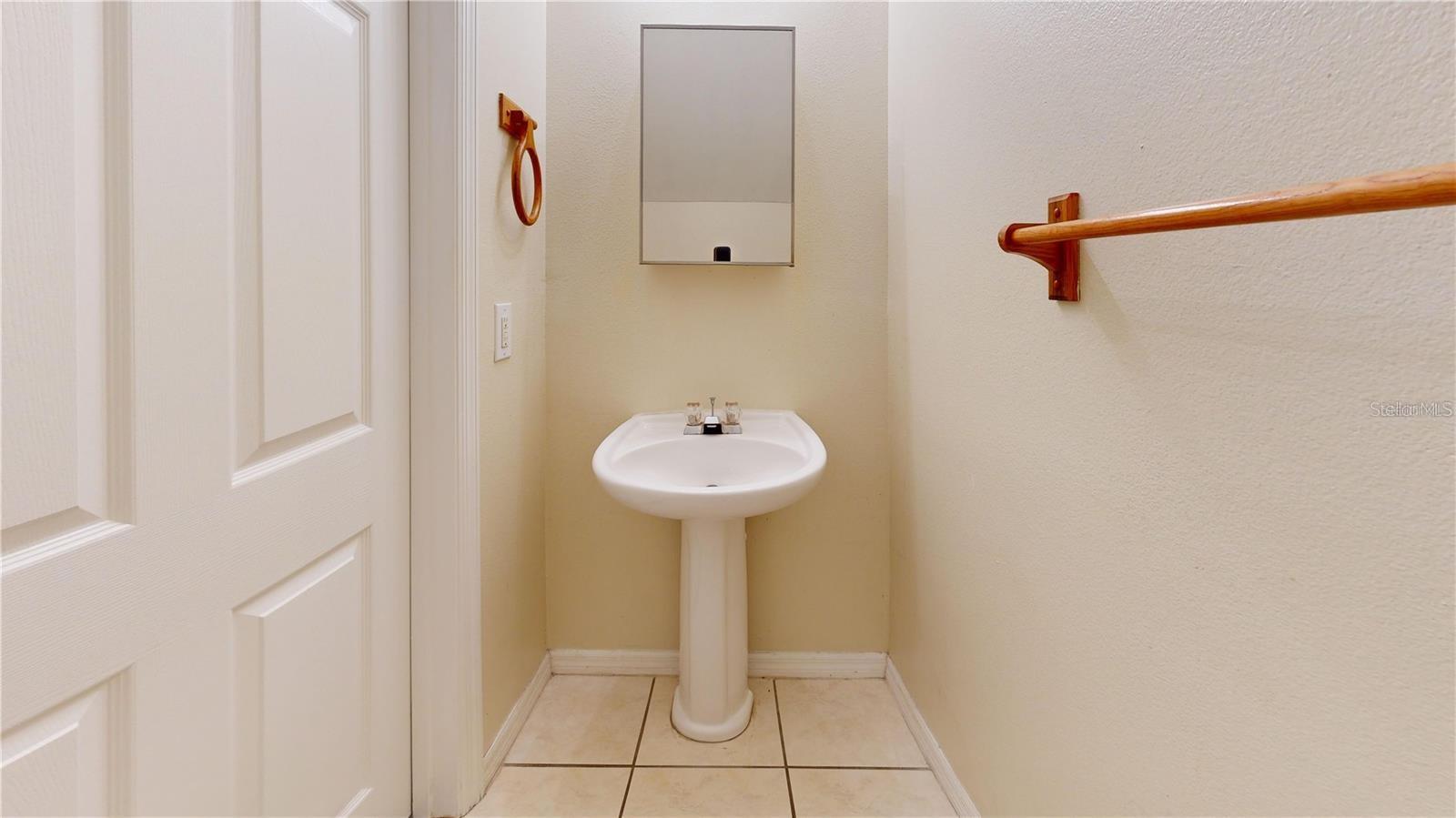 EDGEWATER AT GRAND OAKS PH 01 - Residential Lease
