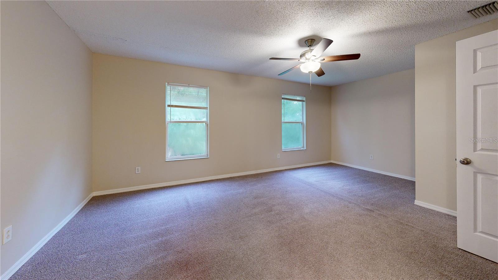 EDGEWATER AT GRAND OAKS PH 01 - Residential Lease