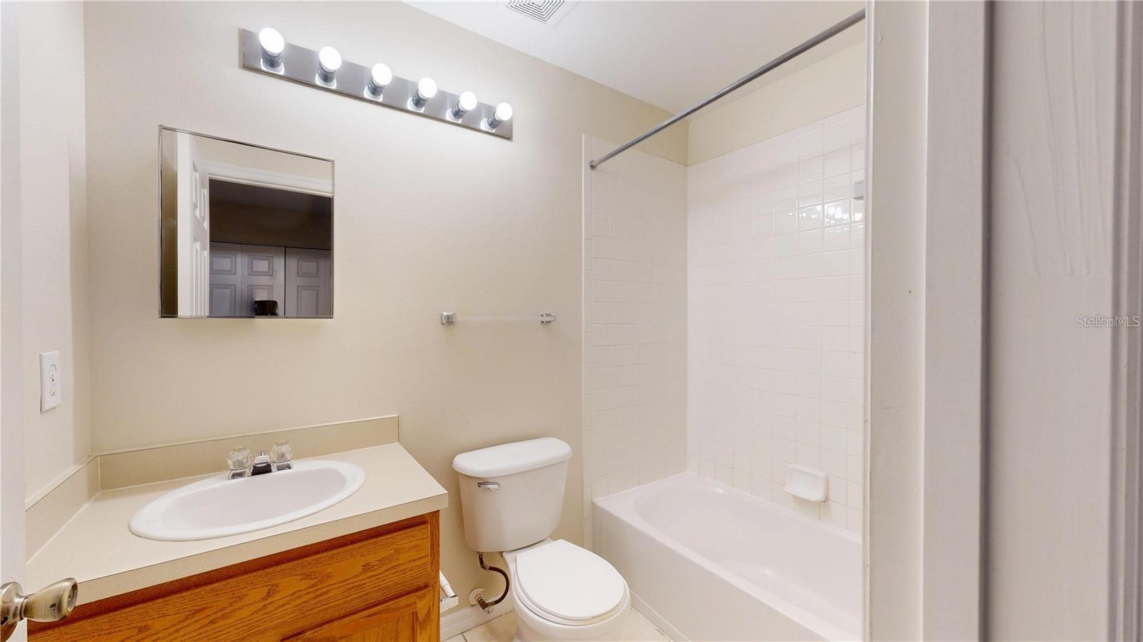 EDGEWATER AT GRAND OAKS PH 01 - Residential Lease