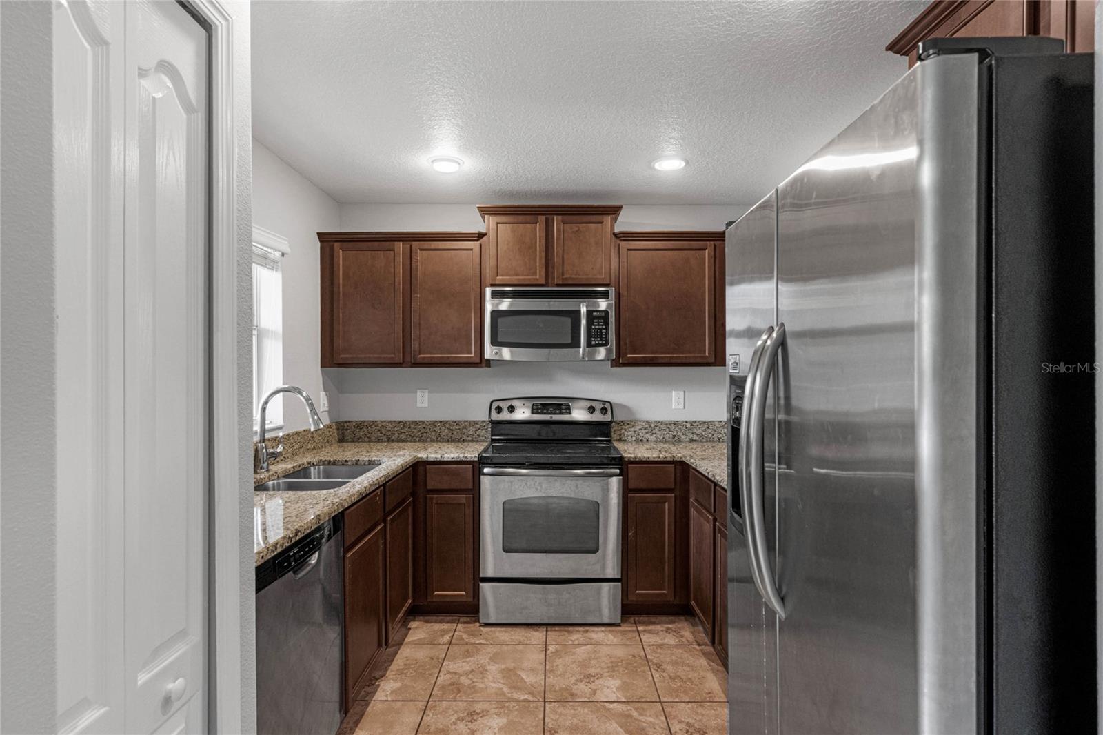 AMBERLEE TWNHMS - Residential Lease