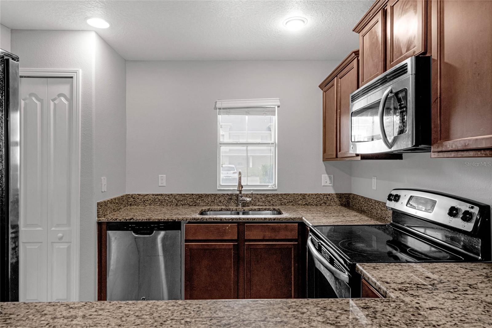 AMBERLEE TWNHMS - Residential Lease