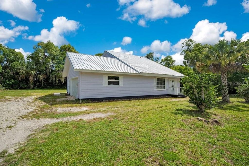 Photo of 110 W Washington Avenue, Deland, FL 32720 (MLS # V4949522)