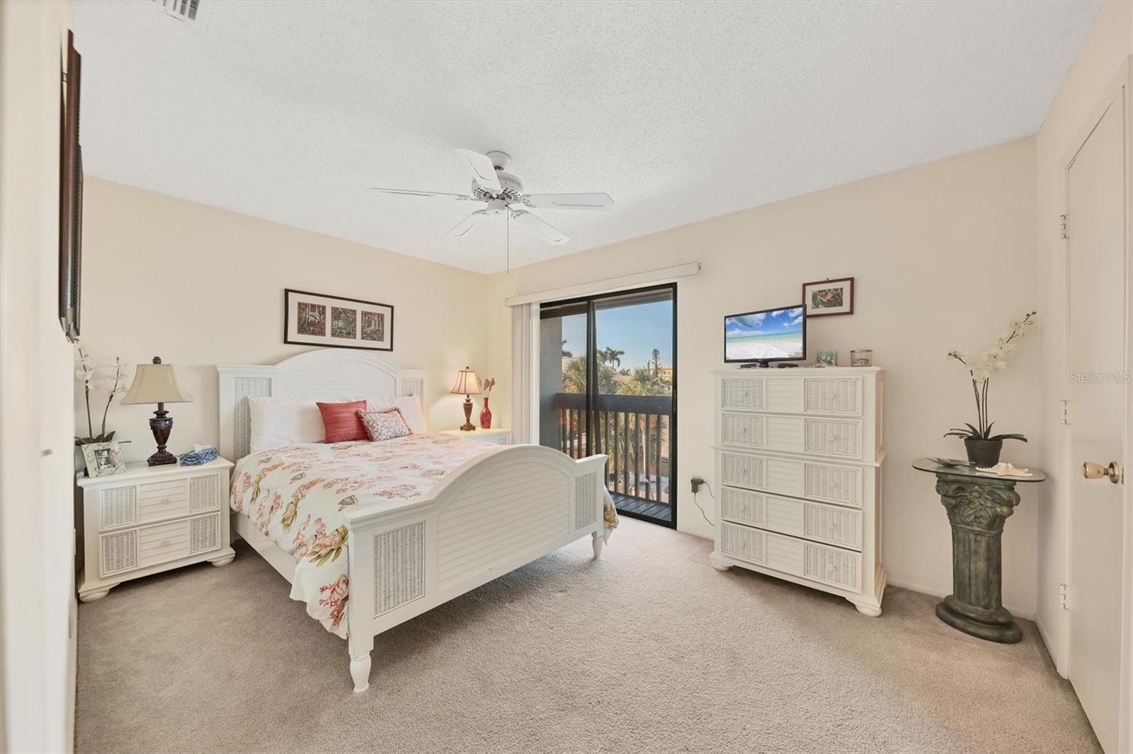 MIDNIGHT SEA - Residential