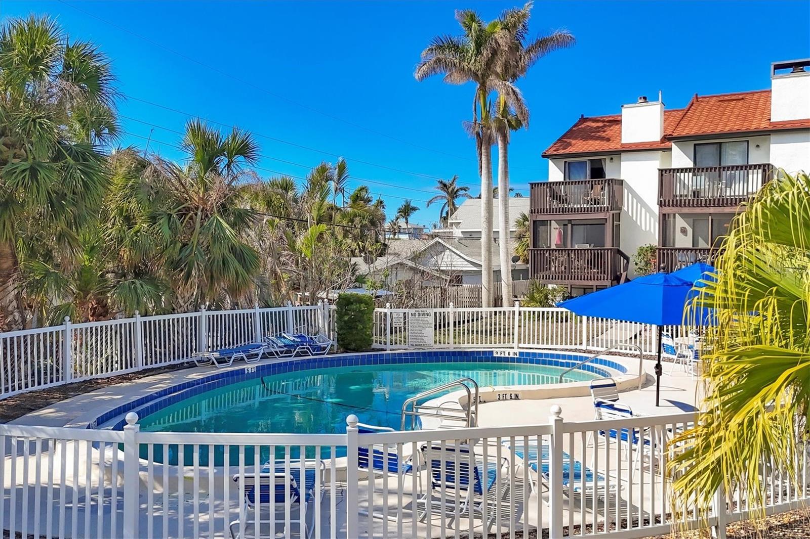 MIDNIGHT SEA - Residential