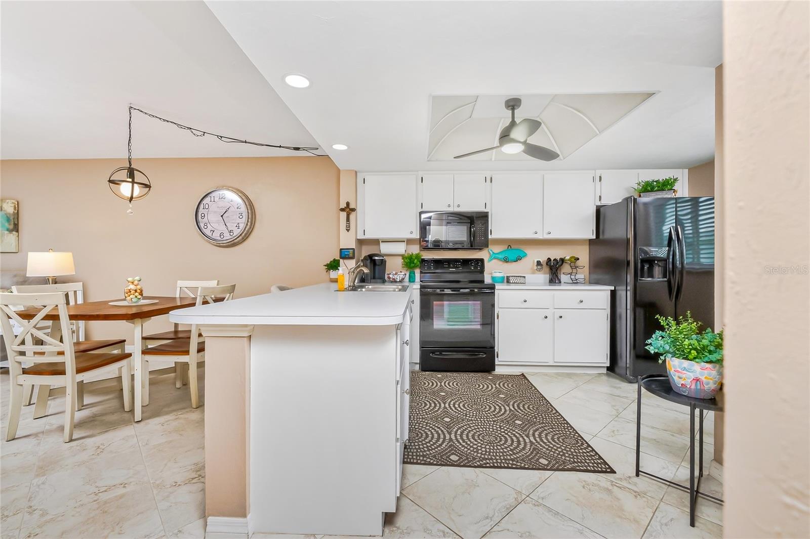 EGRET POINTE CONDO PH 02 - Residential