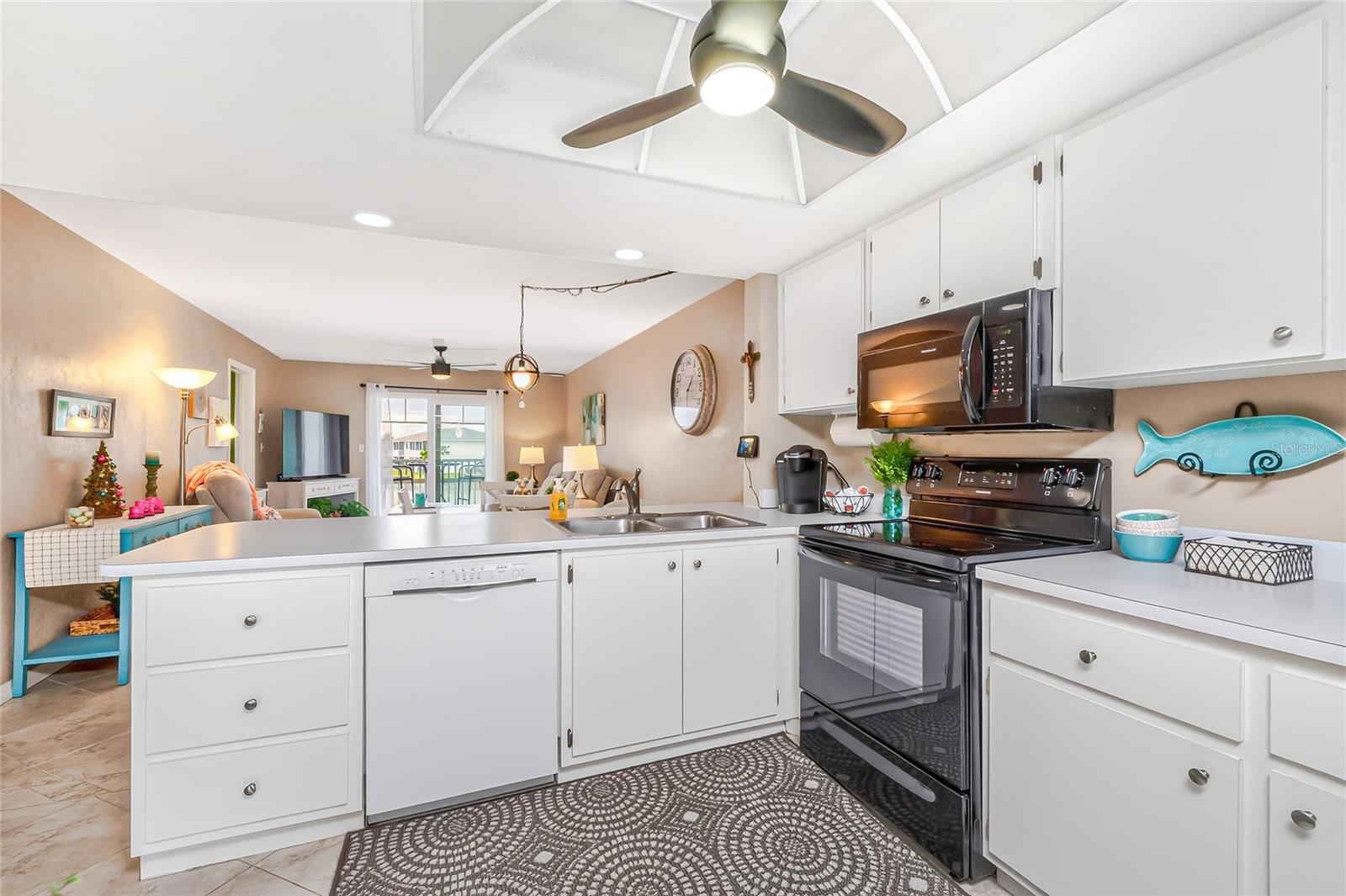 EGRET POINTE CONDO PH 02 - Residential