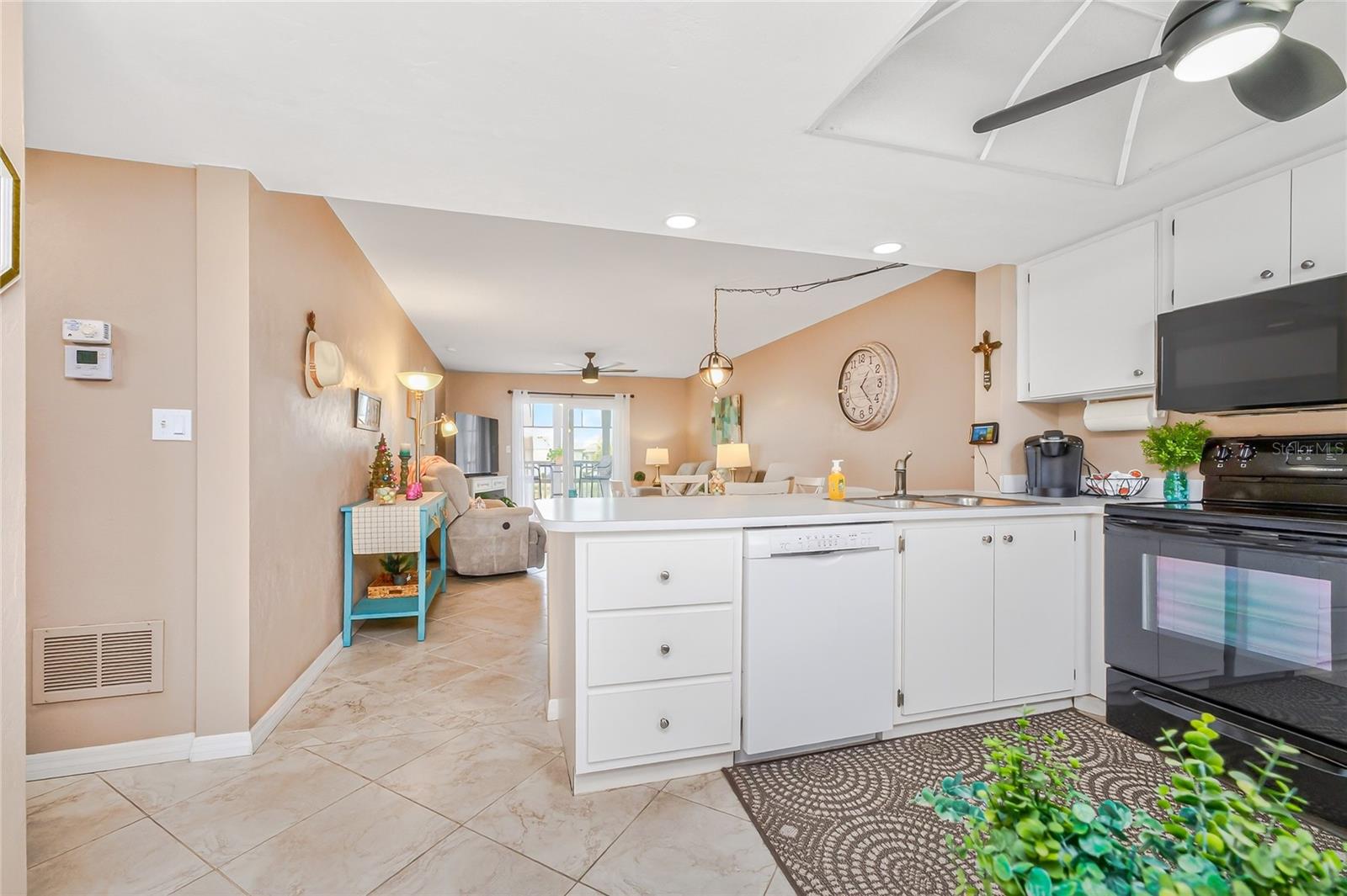 EGRET POINTE CONDO PH 02 - Residential