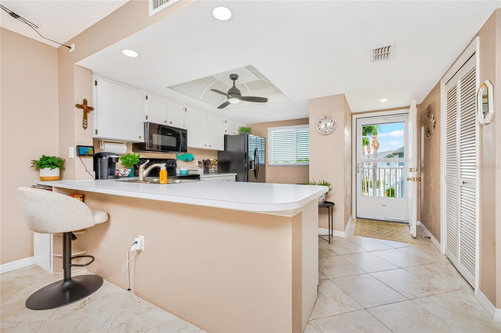 EGRET POINTE CONDO PH 02 - Residential