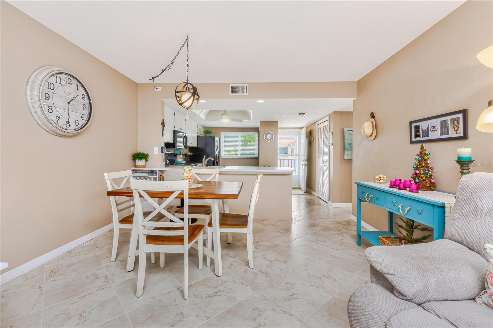 EGRET POINTE CONDO PH 02 - Residential