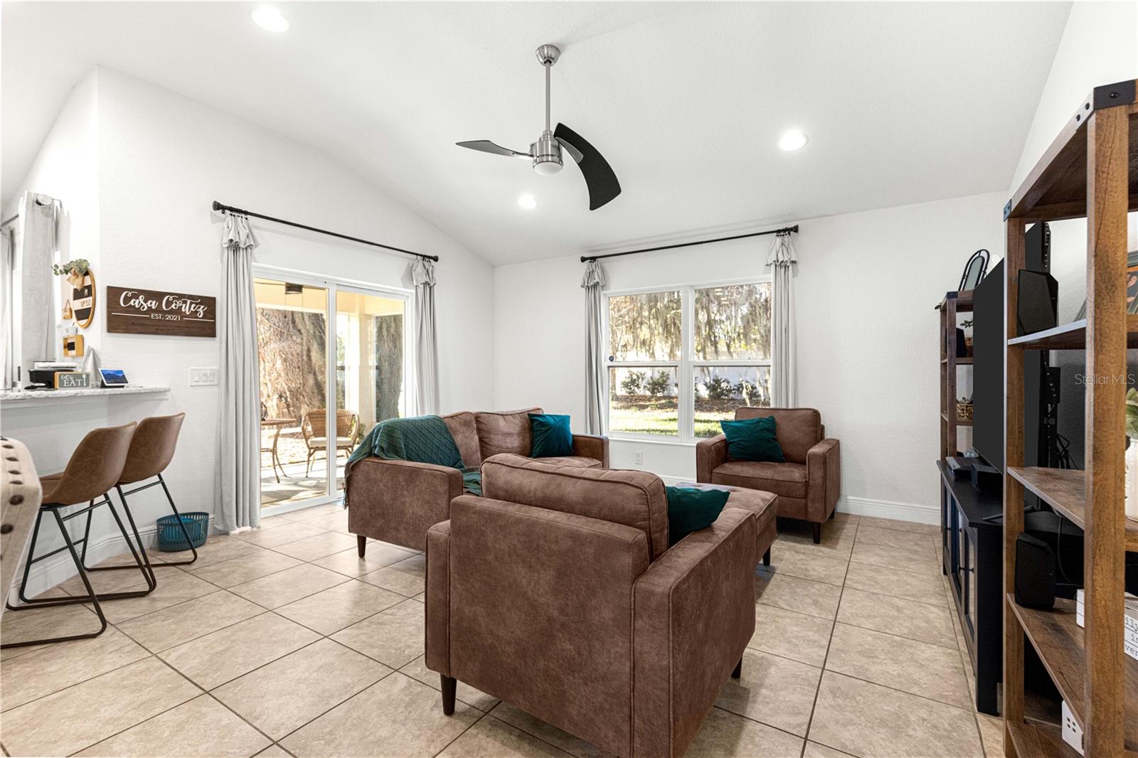 ENCLAVE LAKESIDE LNDGS - Residential