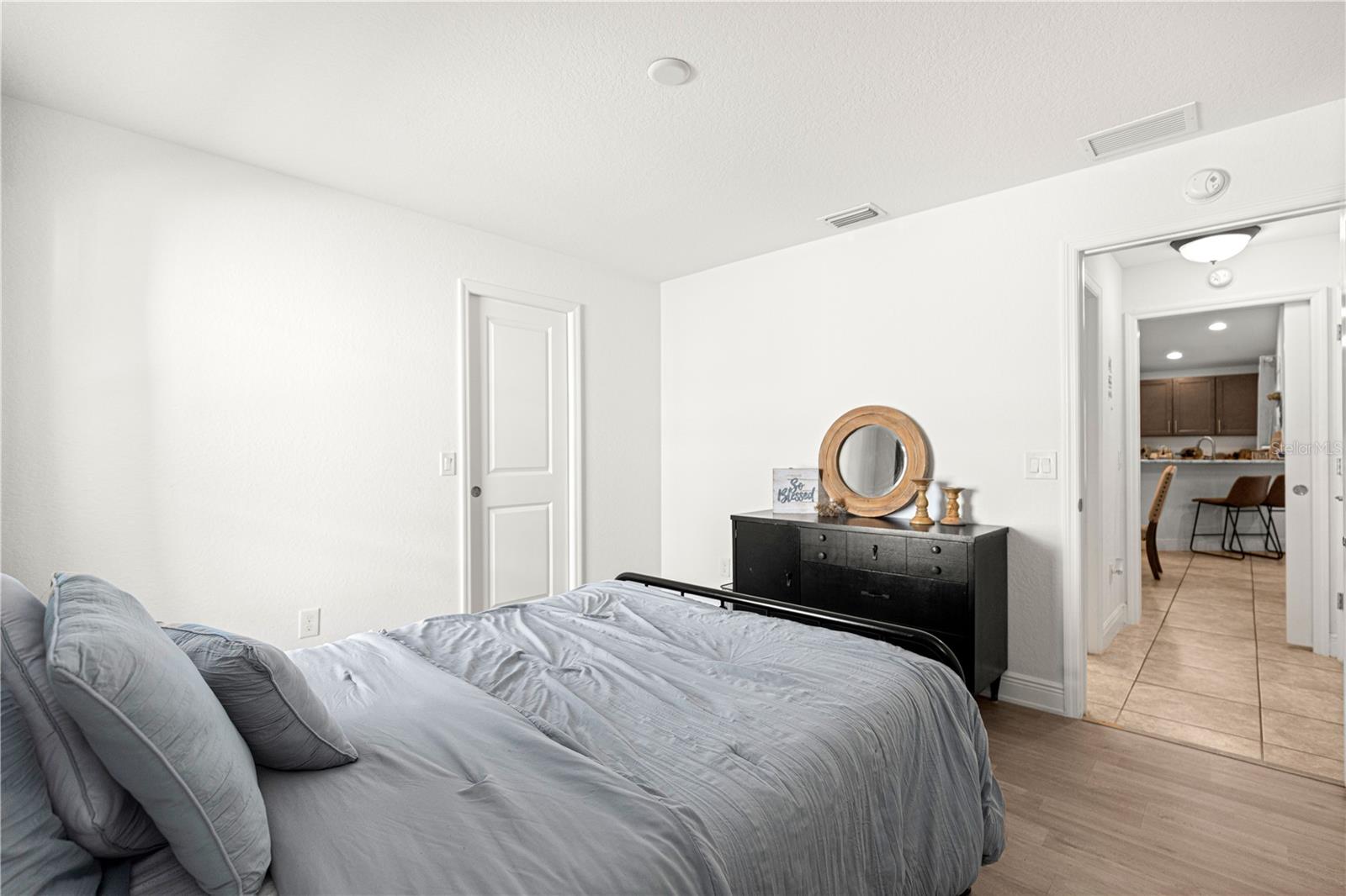 ENCLAVE LAKESIDE LNDGS - Residential