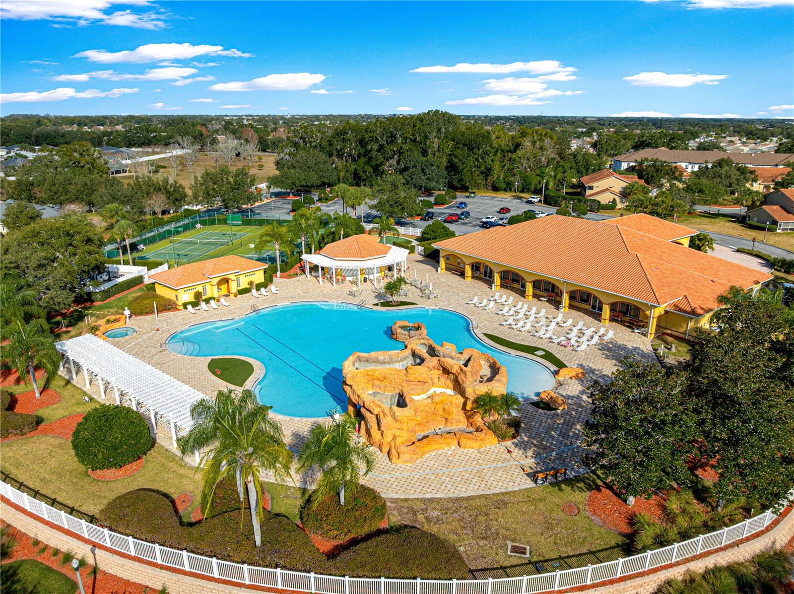 ENCLAVE LAKESIDE LNDGS - Residential