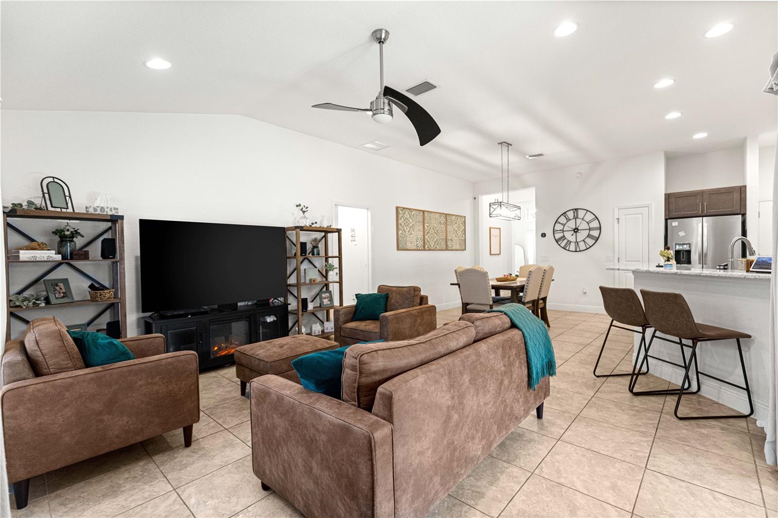 ENCLAVE LAKESIDE LNDGS - Residential