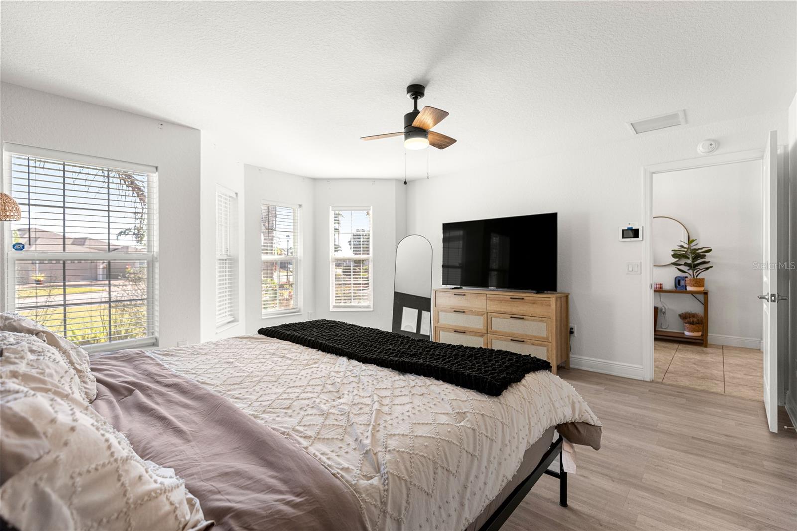 ENCLAVE LAKESIDE LNDGS - Residential