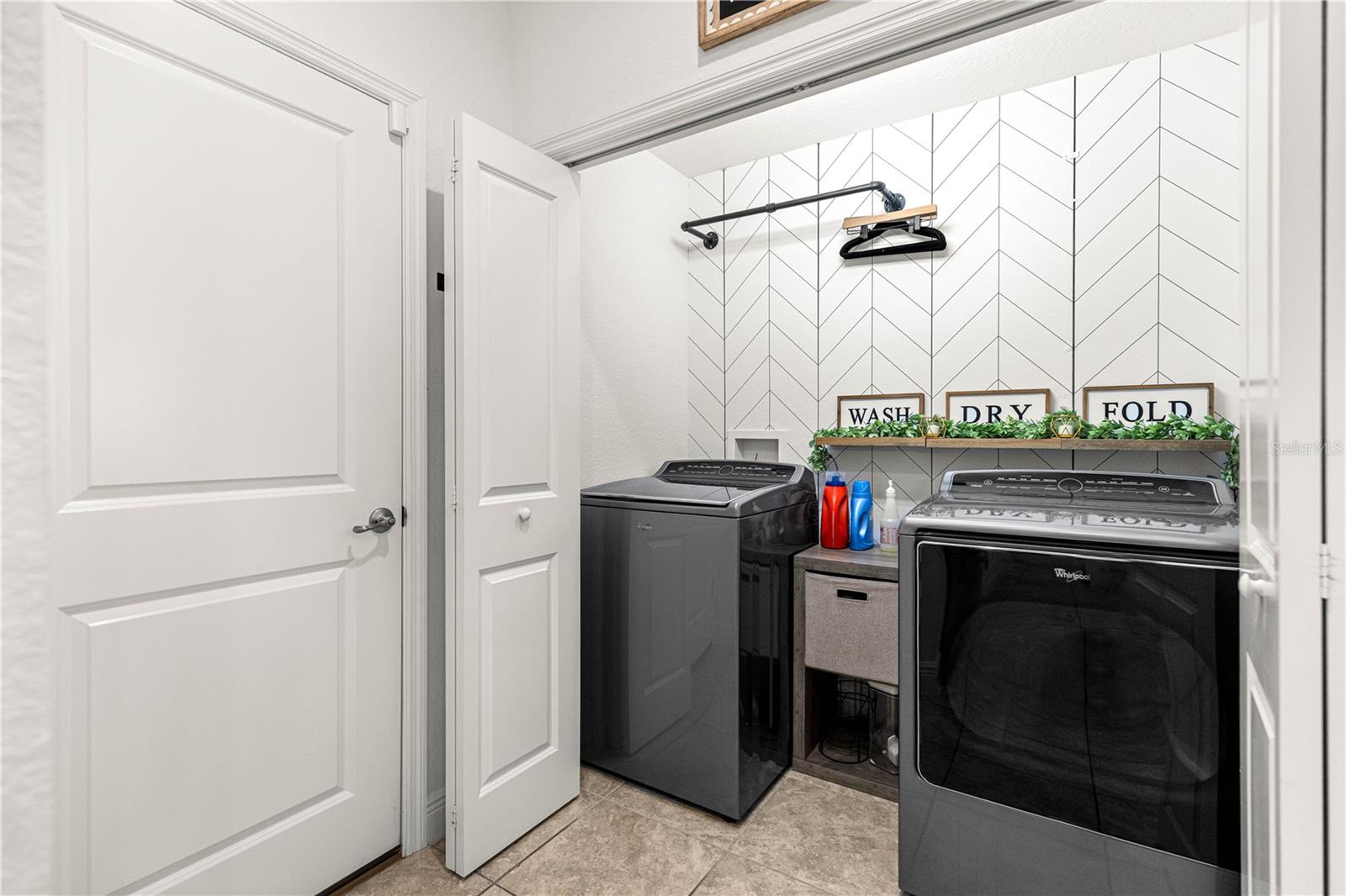 ENCLAVE LAKESIDE LNDGS - Residential