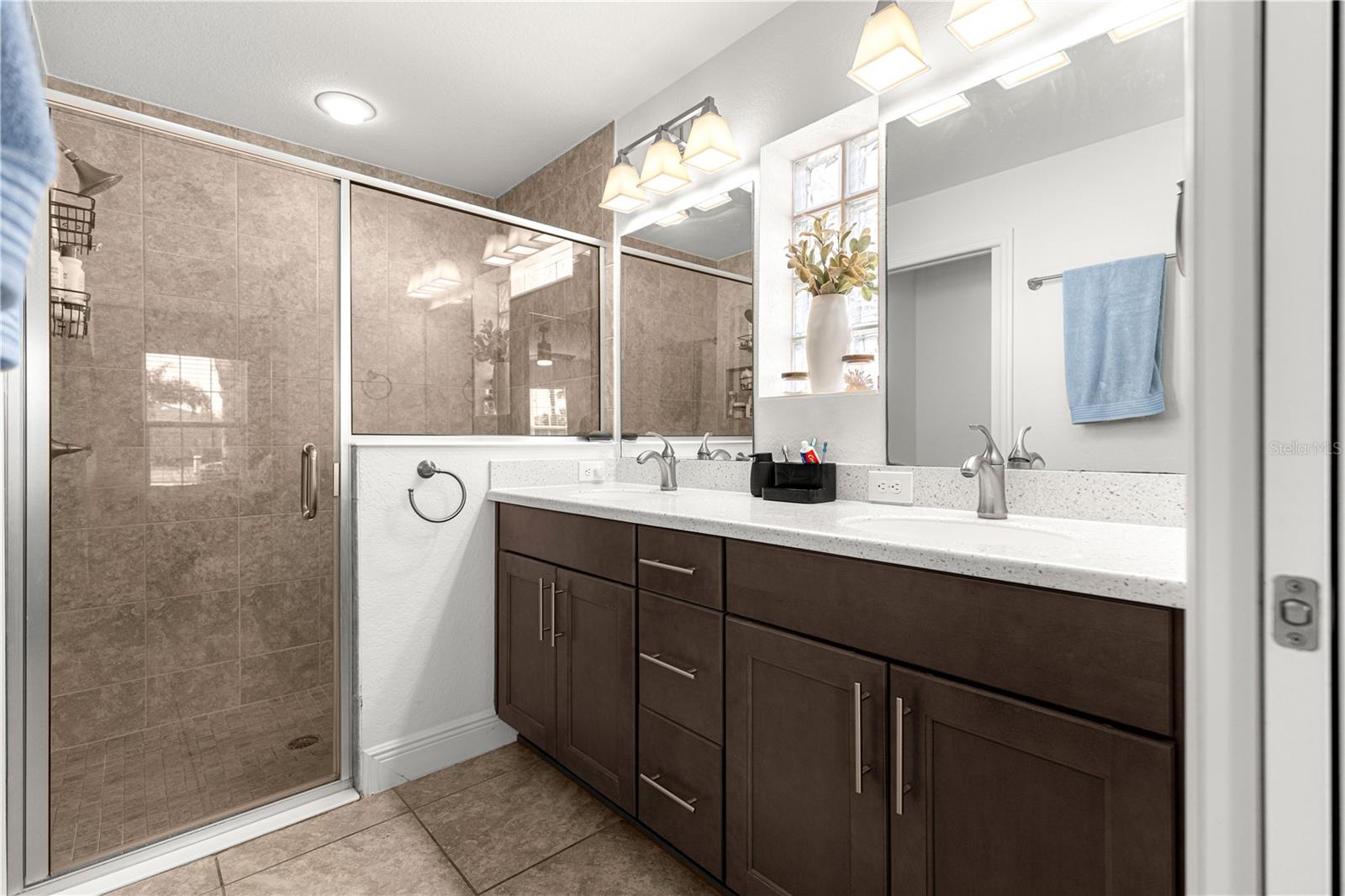 ENCLAVE LAKESIDE LNDGS - Residential