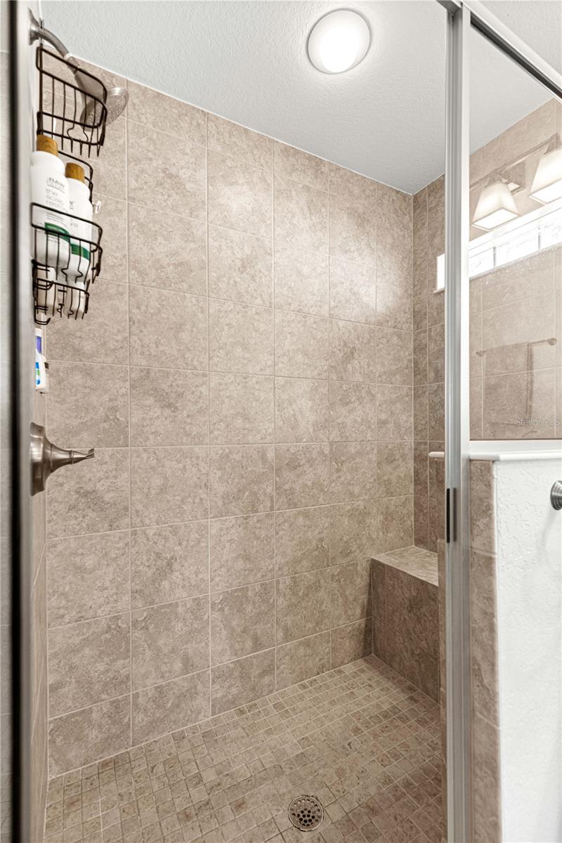 ENCLAVE LAKESIDE LNDGS - Residential