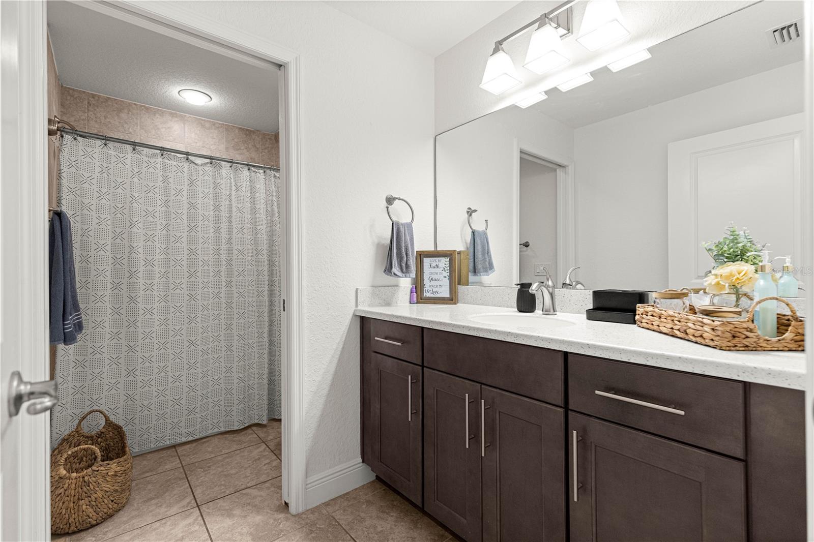 ENCLAVE LAKESIDE LNDGS - Residential