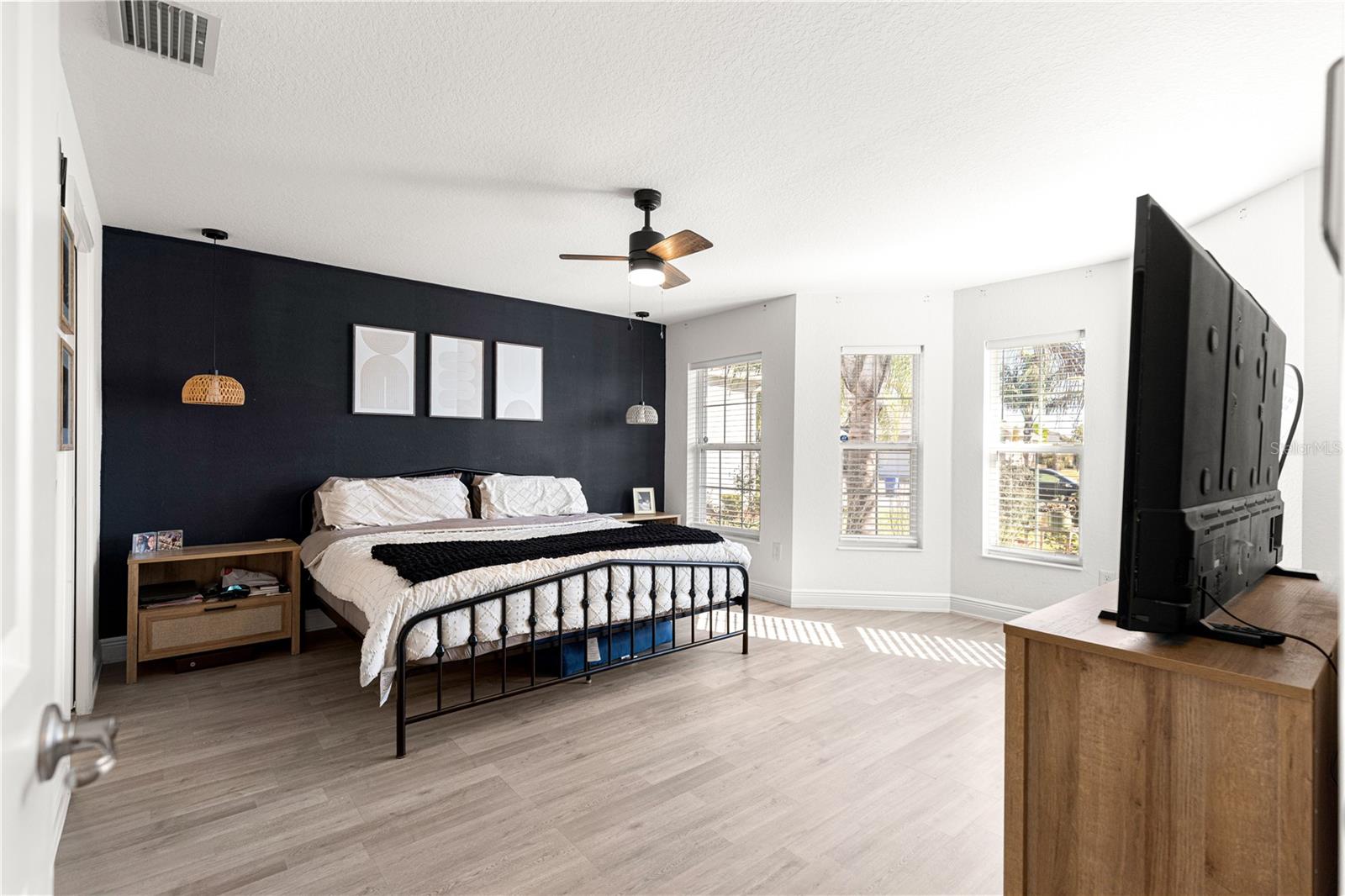 ENCLAVE LAKESIDE LNDGS - Residential