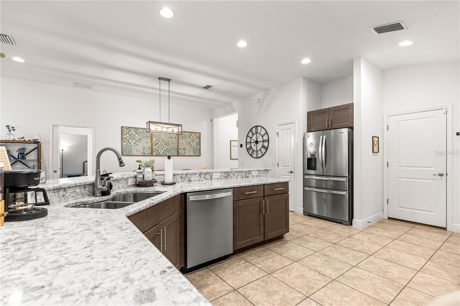 ENCLAVE LAKESIDE LNDGS - Residential