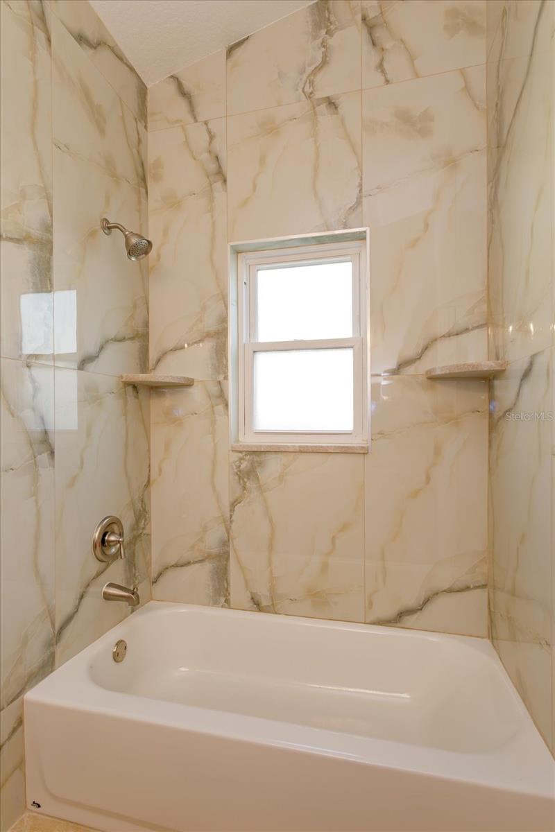 HUNTERS TRACE - Residential Lease