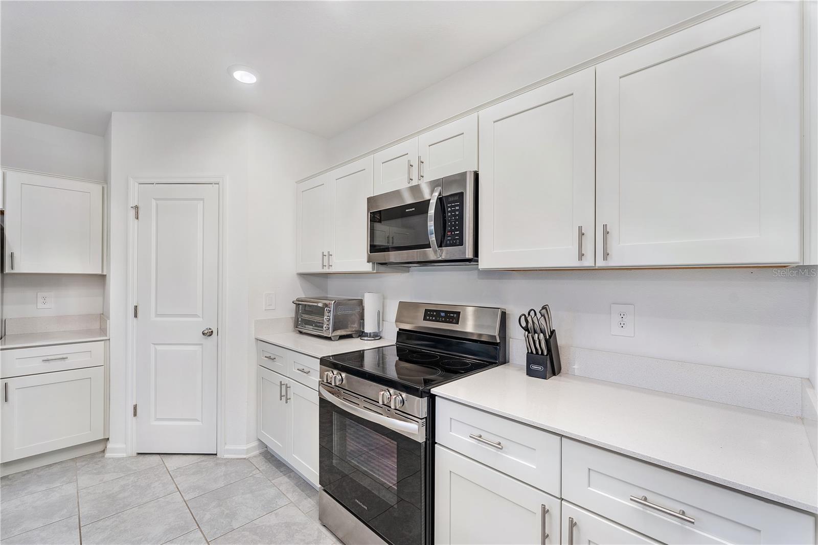 RANCHES/LK MCLEOD II - Residential Lease