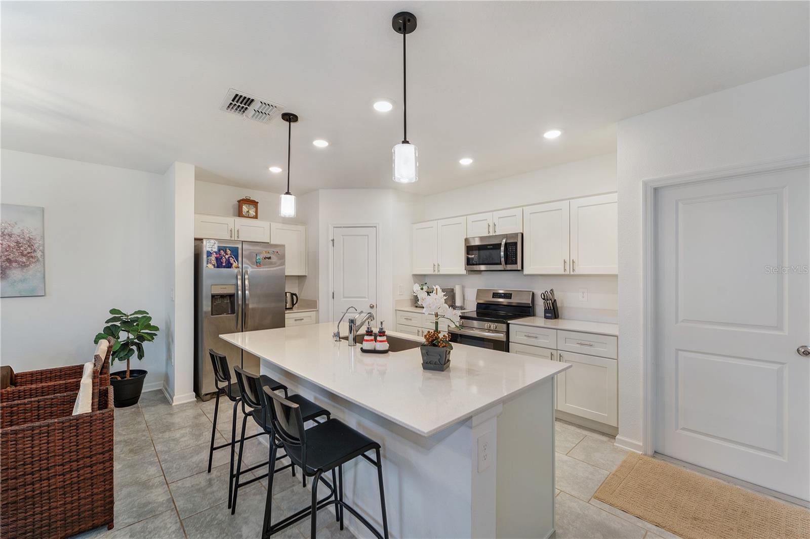 RANCHES/LK MCLEOD II - Residential Lease