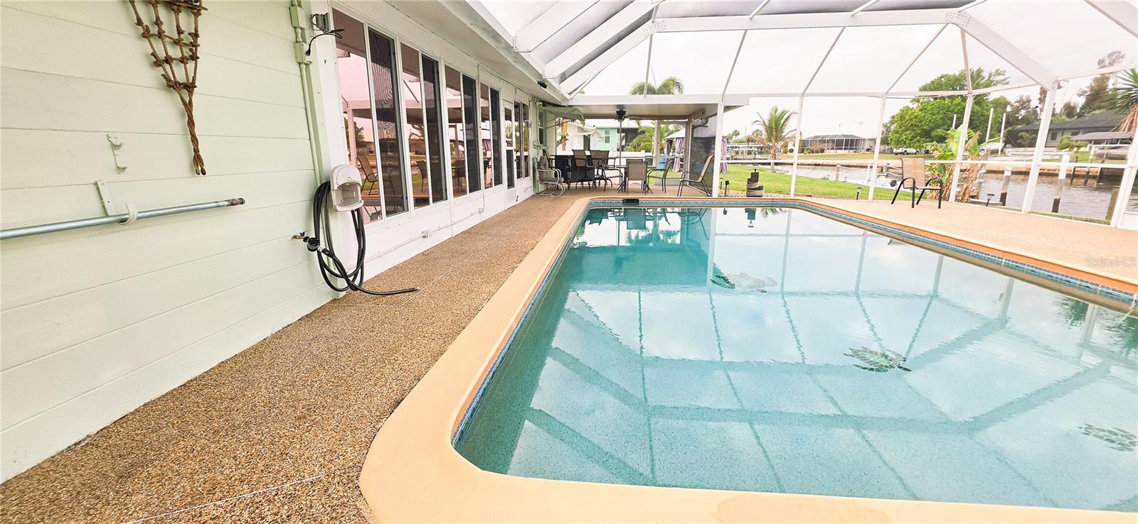 392 E TARPON BOULEVARD NW