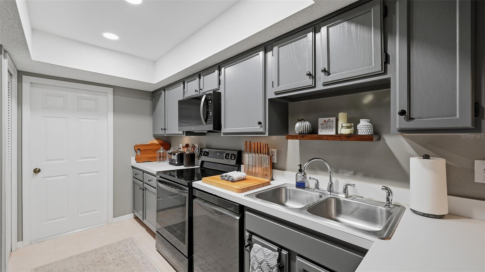 CALUMET AT CENTERGATE 1 - Residential