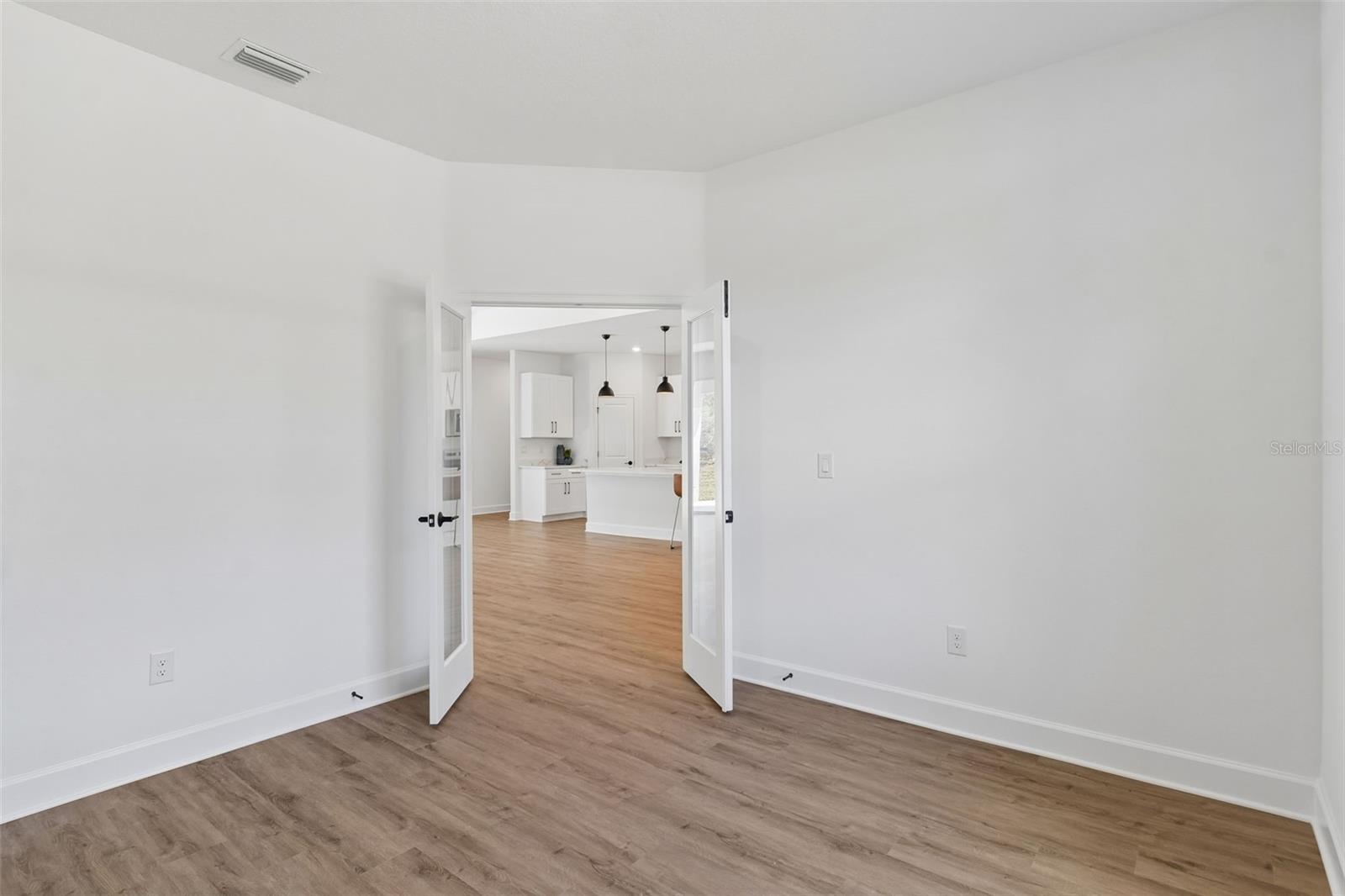 ROYAL HIGHLANDS - Residential