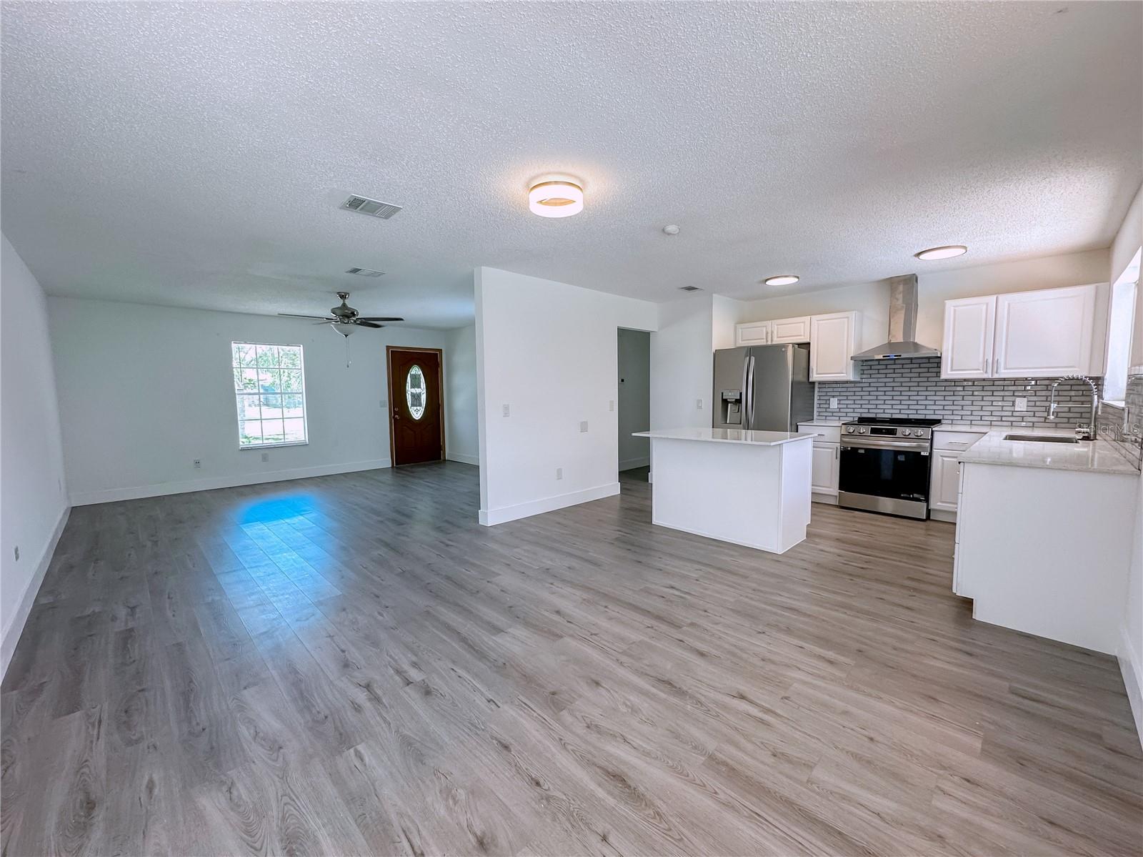 1060 MARIPOSA DRIVE NE
