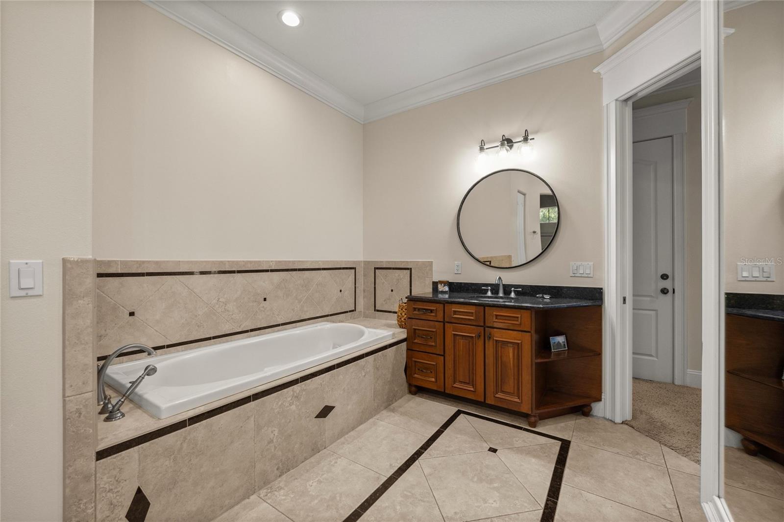 WHISPER CREST - Residential