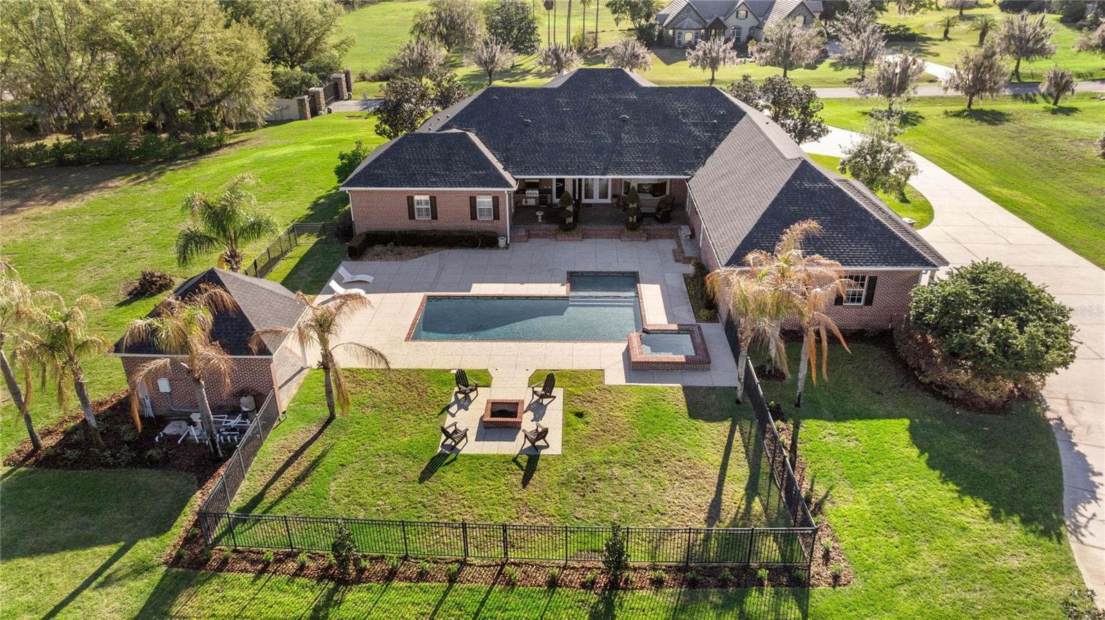 WHISPER CREST - Residential