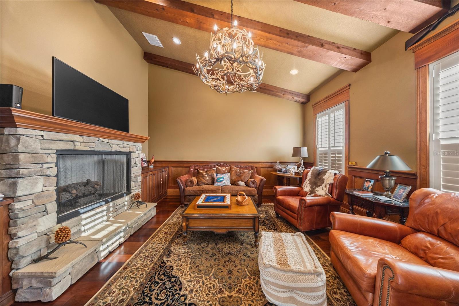 WHISPER CREST - Residential