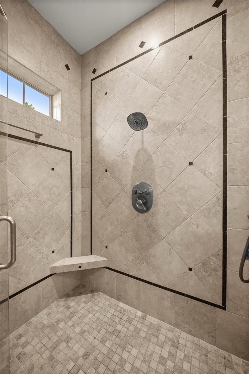 WHISPER CREST - Residential