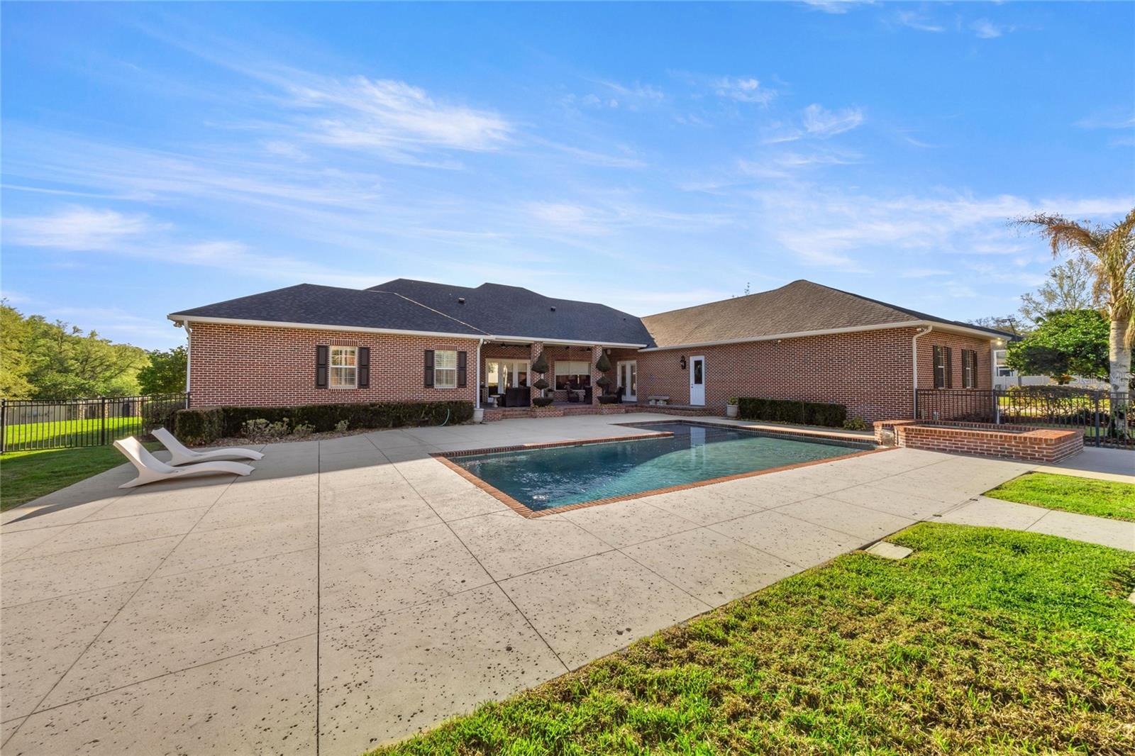 WHISPER CREST - Residential